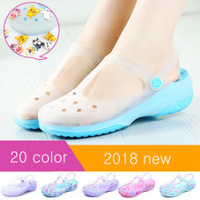 2018 Slip on Casual Garden Clogs Waterproof Shoes Women Classic Nursing EVA Clogs Hospital Women Work Medical Sandals for Girls