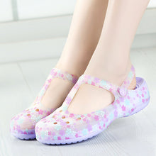 2018 Slip on Casual Garden Clogs Waterproof Shoes Women Classic Nursing EVA Clogs Hospital Women Work Medical Sandals for Girls