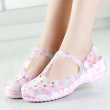 2018 Slip on Casual Garden Clogs Waterproof Shoes Women Classic Nursing EVA Clogs Hospital Women Work Medical Sandals for Girls