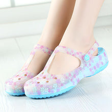 2018 Slip on Casual Garden Clogs Waterproof Shoes Women Classic Nursing EVA Clogs Hospital Women Work Medical Sandals for Girls