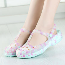 2018 Slip on Casual Garden Clogs Waterproof Shoes Women Classic Nursing EVA Clogs Hospital Women Work Medical Sandals for Girls