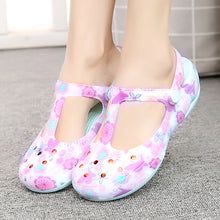 2018 Slip on Casual Garden Clogs Waterproof Shoes Women Classic Nursing EVA Clogs Hospital Women Work Medical Sandals for Girls